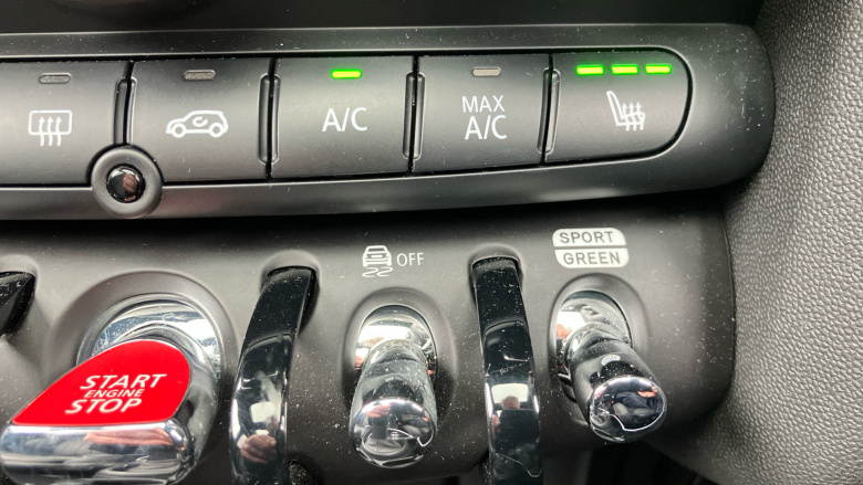 MINI Hatchback 1.5 Cooper Exclusive 5dr Auto [Comfort/Nav Pack] Petrol Hatchback